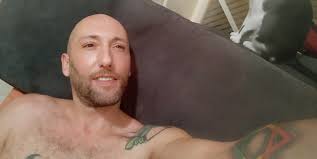 הפורנו הפמיניסטי של גילי מוסינזון: 40 גברים מבצעים אקט מיני באישה עם רקע  פסיכיאטרי קשה - המקום הכי חם