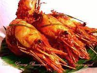 Bawang merah (4 ulas) bawang putih (2 ulas) bawang besar dicincang (1 biji) serai dipotong nipis (1/2 batang) daun kari (1 tangkai) ketumbar (1 sudu) serbuk cili (1 sudu) serbuk jintan manis (1/2 sudu). Udang Goreng Berempah Dayangjack Myresipi