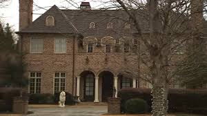 Auftaktplädoyers im prozess gegen sänger r. Cleaning Lady Called 911 After Finding R Kelly S Homes Emptied Wsb Tv Channel 2 Atlanta