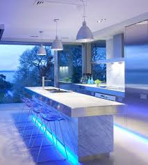 Iluminación auxiliar para cocina, luces decorativas led y de ambiente, lámparas para techo y focos para muebles altos de cocina. Lamparas De Cocina Modernas Para Una Iluminacion Practica