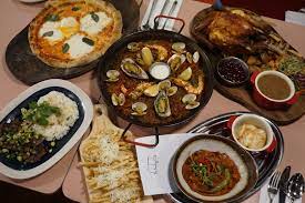Di kuala lumpur, antara lokasi anda boleh dapatkan nasi lemak yang sedap dan berbaloi adalah di restoran nasi lemak saleha. Apa Yang Menarik Di Restoran Konsep 70 An The Bowling Club Kl
