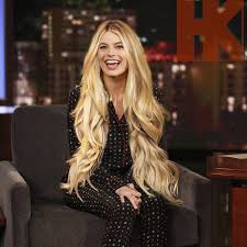 Megan Fox Sports Her Gorgeous Raven Hair To The Floor At Her Film S Premiere Show Long Hair Styles Long Blonde Hair Red Hair Looks