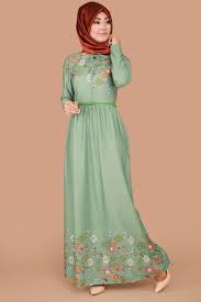 Indirim Zamani Aksesuar Dugmeli Cicekli Elbise Fistik Yesili Urun Kodu Bnm00212 S 49 90 Tl Basortusu Modasi Musluman Modasi Moda Stilleri