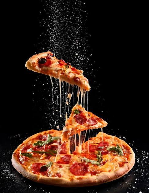 Cheesy pizza