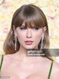 4.850 Taylor Swift Bangs Stock Photos, High-Res Pictures, and Images