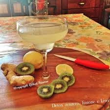 Se volete seguire tutte le ricette di menta e peperoncino potete farlo anche su facebook. Detox Acqua Allo Zenzero Limone E Kiwi Il Filo Di Ariannas