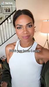 Anna Groves's Instagram, Twitter & Facebook