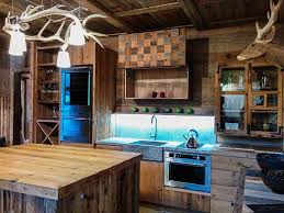 Lampadari imponenti, morbidi tappeti in pelliccia ecologica, divani ampi e confortevoli o preziosi mobili antichi.sono solo alcune delle ultime tendenze dell'interior design per arredare uno chalet di montagna dal grande charme. Arredamento Di Montagna Ecco Alcuni Indirizzi Utili Maisonlab