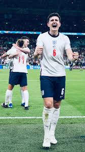 His parents were 18 and 20, and not yet married, when he was born. Iawy Lfzrfsgum