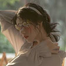 Ameenah Habib's Instagram, Twitter & Facebook