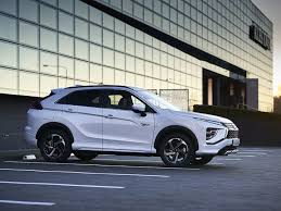 The mitsubishi eclipse cross is a compact crossover suv produced by japanese automaker mitsubishi motors since october 2017. Mitsubishi Eclipse Cross Phev Schwere Zeiten Stern De