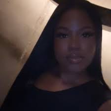 Lorraine Waller's Instagram, Twitter & Facebook