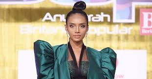 Seperti yang dijangka ramai, gadis berusia 18 tahun, haneesya hanee berjaya meraih gelaran juara dewi remaja 2018/2019 disiarkan secara eksklusif pada malam semalam di astro ria. Haneesya Dewi Remaja
