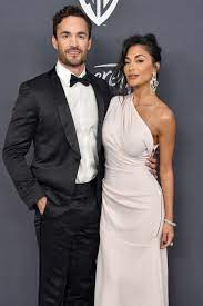 ‪the #react video is number 1 on itunes us with 2.7 million views in 24 hours thank you to all of the fans. Nicole Scherzinger Sie Macht Ihre Liebe Zu Thom Evans Offiziell Gala De