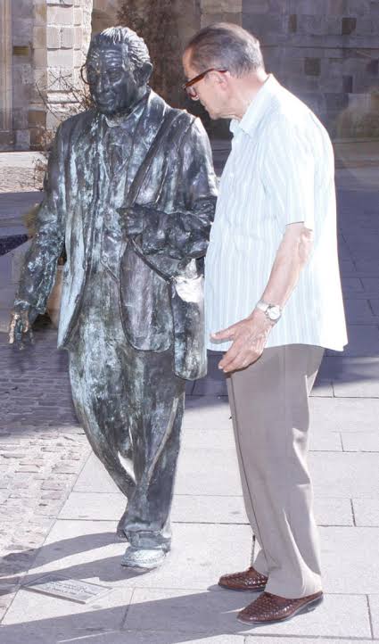LA PLACA DE LA ESTATUA DE HERMINIO RAMOS, CRINISTA OFICIAL DE ZAMORA, A ESTUDIO PARA AMPLIAR SU CONTENIDO – Real Asociación Española de Cronistas Oficiales