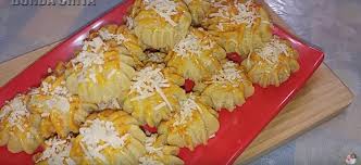 Masukkanlah nanas yang telah diparut dan dibuang airnya ke dalam sebuah panic masak. Indonesian Cuisine Resepi Nastar Nenas Keju Daily Makan