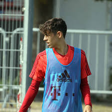 The number of club matches may be incomplete. Fc Bayern Verlangert Mit Sextett Der U19 Auch Sohn Von Hasan Salihamidzic