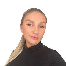 R E B E K K A 🤍 Med over 9 års erfaring i faget, har jeg hjulpet hundrevis  av kunder med å få drømmevippene sine! 💁‍♀️ Jeg tilbyr klassisk, mix, og