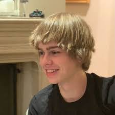 Andrew Lemons's Instagram, Twitter & Facebook