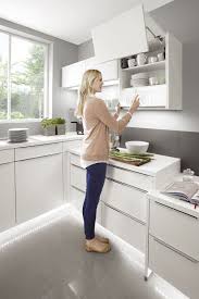 Die höhe der arbeitsplatten und kochfelder in der küche können ergonomisch angepasst werden, um das kochen und backen angenehmer zu machen. Die Optimale Arbeitshohe In Der Kuche Flamme