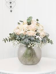 Rosen Im Champagner Oder Pfirsich Ton Blumenstrauss Von Interfleur In Handarbeit Gebunden Vasen Arrangements Blumenstrauss Geburtstag Blumenstrauss