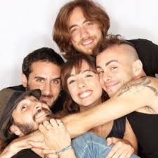 No more tears, my heart is dry daha fazla gözyaşı yok, kalbim kurudu i don't laugh and i don't cry gülmüyorum ve ağlamıyorum. One Day Reckoning Song Paroles Asaf Avidan The Mojos