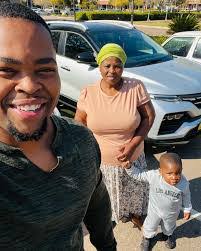 Leo Brandon's Instagram, Twitter & Facebook