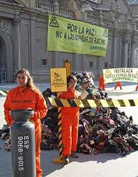 Näytä lisää sivusta greenpeace international facebookissa. Greenpeace Protesta En Zaragoza Contra Una Empresa Que Fabrica Bombas De Racimo Elmundo Es