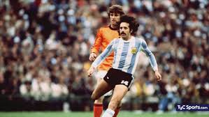 Mario alberto kempes, mejor conocido como el matador es un comentarista, entrenador y ex futbolista argentino. Murio Leopoldo Jacinto Luque Ultimas Noticias Minuto A Minuto Tyc Sports