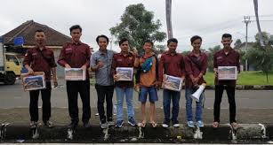 Bpr dana raya memiliki visi membangun bpr yang sehat, kuat dan besar melalui produk dan jasa layanan yang berciri khas untuk kesejahteraan masyarakat bpr dana raya merupakan kantor bayar atau mitra resmi pt. Dana Remaja