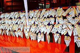 Mar 17, 2016 · karena penasaran, gue pun mencari tau di mana sih tempat itu berada, ternyata jawaban nya ada di fushimi inari di kota kyoto, jepang. Sejarah Singkat Fushimi Inari Taisha Kuil Paling Penting Di Kyoto 2021