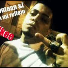 enrique quiñones (@sonrriisa)