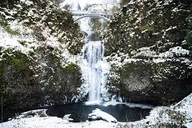 Multnomah falls in oregon is one of the top attractions in the columbia river gorge, and for the lucky ones who if you've got a dslr, slow down the shutter speed to capture multnomah falls frozen. A Frozen Multnomah Falls In The Columbia River Gorge By Kate Ames Multnomah Falls