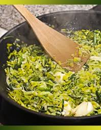 Cuisiner Les Fanes Et Epluchures De Vos Legumes Je Cuisine Mon Potager Recettes De Cuisine Cuisine Cuisine Bio
