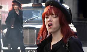 7 august at 15:09 ·. Emma Stone Continues Filming As Young Cruella De Vil In London Daily Mail Online
