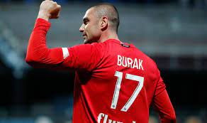 Lille'in diğer futbolcuları mike maignan'ın yüzde 28,7 ve benjamin andre'nin yüzde 9,6 oy aldığı ifade edilen açıklamada, kral (burak yılmaz) kesinlikle lille taraftarlarının kalbini kazandı. Sampiyon Lille De Burak Yilmaz Dan 13 Yil Sonra Bir Ilk