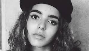 Kenza may feel perfectly in step with modern names like mckenzie and kinsey and kendra, but there was an 8th century moroccan queen named kenza so the name has deep roots. Kenza Le Bas The Yak Online