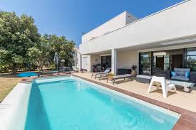 Montpellier Et Alentours Achat Villa Contemporaine De Luxe Avec Jardin Garage Et Piscine Maison Moderne Et Familiale Au Calme Avec Belle Vue Dominante Immobilier Casanova