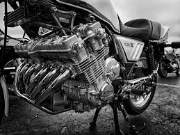 Walaupun motor jenis ini sangat klasik dan modelnya tidak semenarik motor jaman sekarang selain tampilannya yang klasik, banyak juga spesifikasi canggih yang ditawarkan dan model retro. Japanese Motorcycle Wallpapers Top Free Japanese Motorcycle Backgrounds Wallpaperaccess