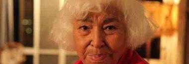 يبدأ الكتاب بمقدمة للدكتورة/ نوال تقول فيها أنها كانت ذات يوم تفكر في إغلاق عيادتها الطبية وفي أثناء إستغراقها في التفكير طرق باب العيادة فتاة. Ø£Ù†Ø¨Ø§Ø¡ Ø¹Ù† ÙÙ‚Ø¯Ø§Ù† Ù†ÙˆØ§Ù„ Ø§Ù„Ø³Ø¹Ø¯Ø§ÙˆÙŠ Ù„Ø¨ØµØ±Ù‡Ø§ ÙˆØ§Ø¨Ù†ØªÙ‡Ø§ ØªÙˆØ¶Ø­ Ø§Ù„Ù†ÙŠÙ„ÙŠÙ†