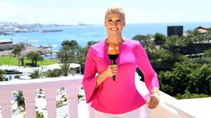 Andrea kiewel was born on june 10, 1965 in east berlin, east germany. Saisonauftakt On Tour An Der Playa De Amadores Zdfmediathek