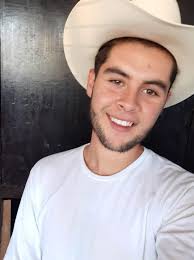 Un talento 100% Loretense, el maestro Jesbaan Ulises Rosales Orenday este  domingo 29 de Diciembre La Cueva Del Rey#UnLugarParaTodos‼️ Música en vivo  Te esperamos apartir de las 4:00 pm‼️ La Cueva del Rey