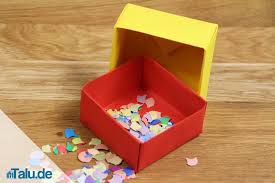 In 3 schritten eine einfache geschenkbox mit deckel falten! Schachteln Basteln Einfache Diy Anleitung Vorlagen Talu De