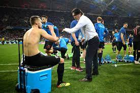 Croatia Manager Zlatko Dalic Speaks To Ivan Rakitic Before Extra Time Ivan Rakitic Croatia Fifa World Cup
