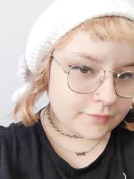 slouchy beret w bunny ears: Crochet pattern