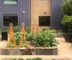 The joy of an edible garden. Grow Your Own The Welcome Comeback Of The Edible Garden Terrasculpture Terratrellis