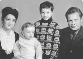 Родители совсем не были связаны с творчеством. Gleb Samojlov Biografiya Foto Lichnaya Zhizn Zhena Rebenok Rost Slushat Pesni Onlajn 2021 Uznaj Vsyo