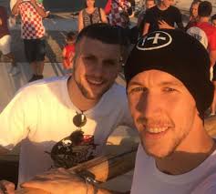 Contact ivan perišić on messenger. Perisic U Drustvu Rebica Stigao U Rodni Omis I Porucio Ovdje Sam Poceo I Sanjao Jedan Ovakav Dan Fenix Magazin