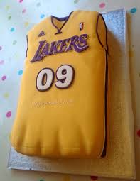 Sports birthday cakes birthday cake for him basketball birthday 16th birthday basketball cakes basketball party kobe bryant birthday retirement party cakes hollywood birthday parties. Gem On Twitter Lakers Jersey Chocolate Cake Lakers Lakersjersey Lakerscake Basketballcake Http T Co U1grfel2rs