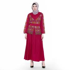 Jul 05, 2021 · batik juga bisa menjadi outfit yang pas bagi anda yang bekerja, utamanya pekerja kantoran. 21 Model Baju Batik Kombinasi Polos Modern Terbaru 2021